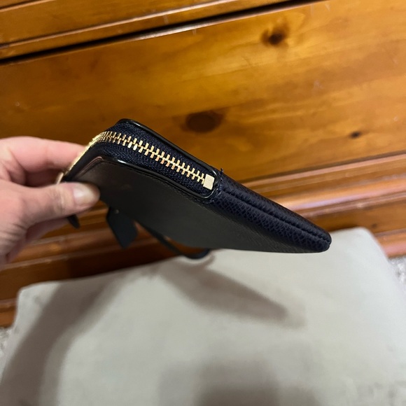 Coach Wristlet-Pebbled Leather –Dark Plum/Navy –EUC –Authentic Dust Bag Included - Picture 4 of 8